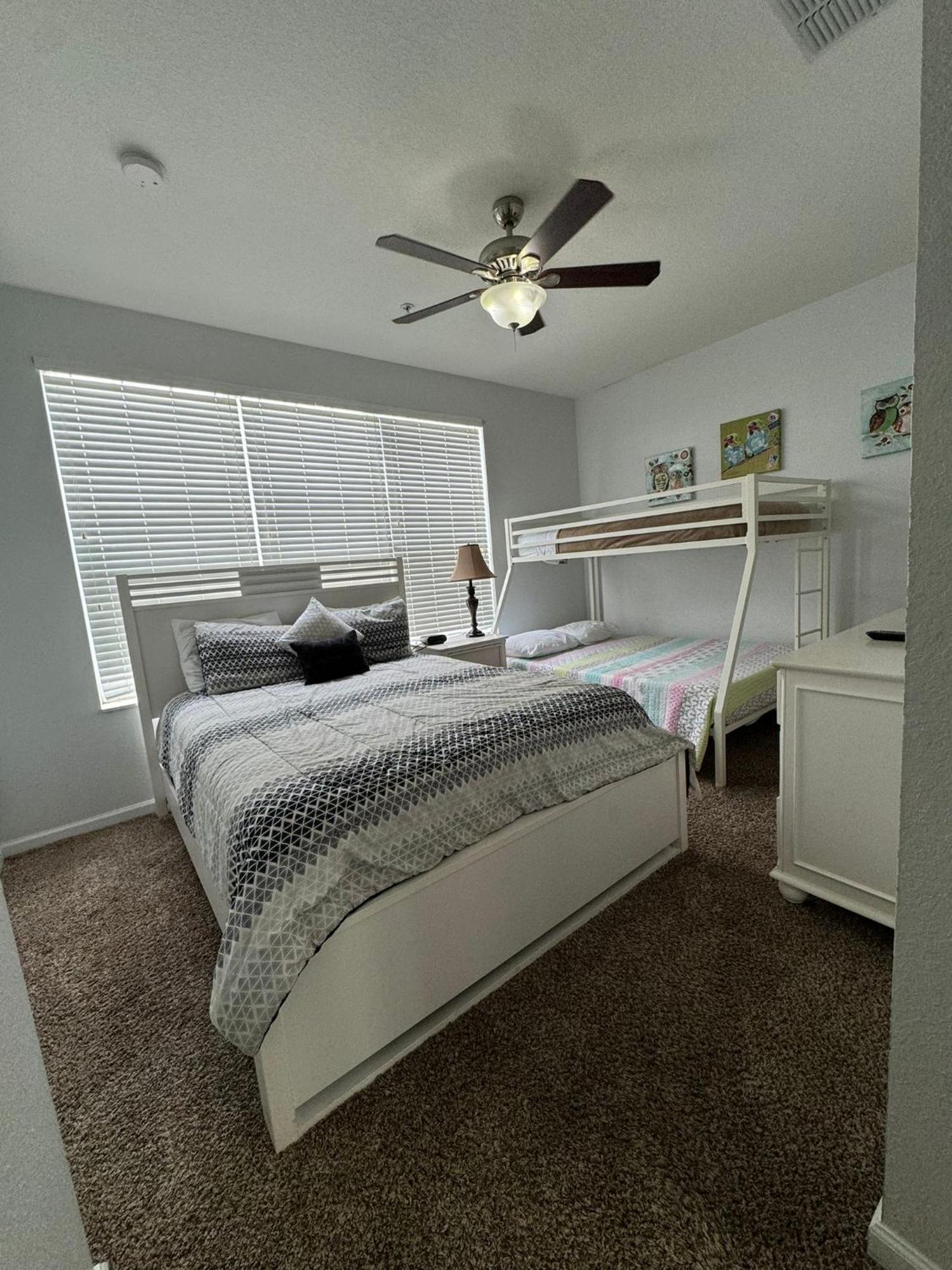 Сasa de vacaciones 3br 4 Bath Large 5min Conv Center 1732ft
